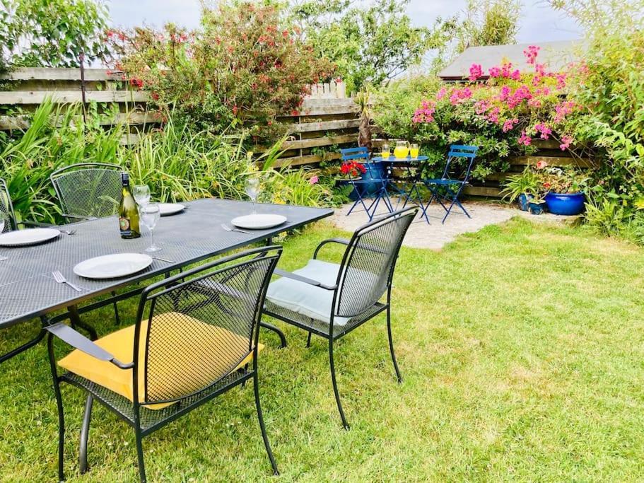 Welcoming Bungalow With Parking And Garden St Agnes  Exterior photo